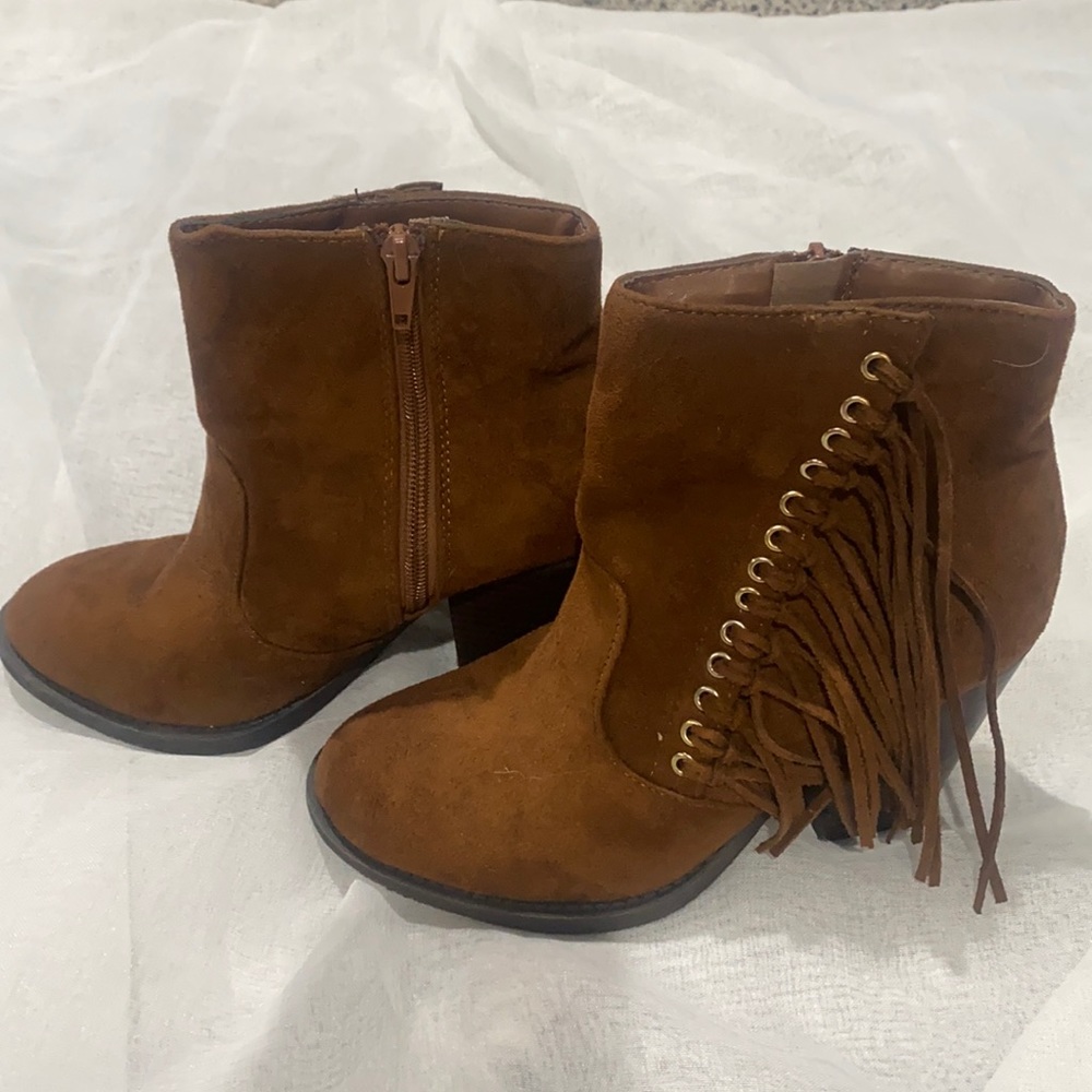 Brown sued fringe booties